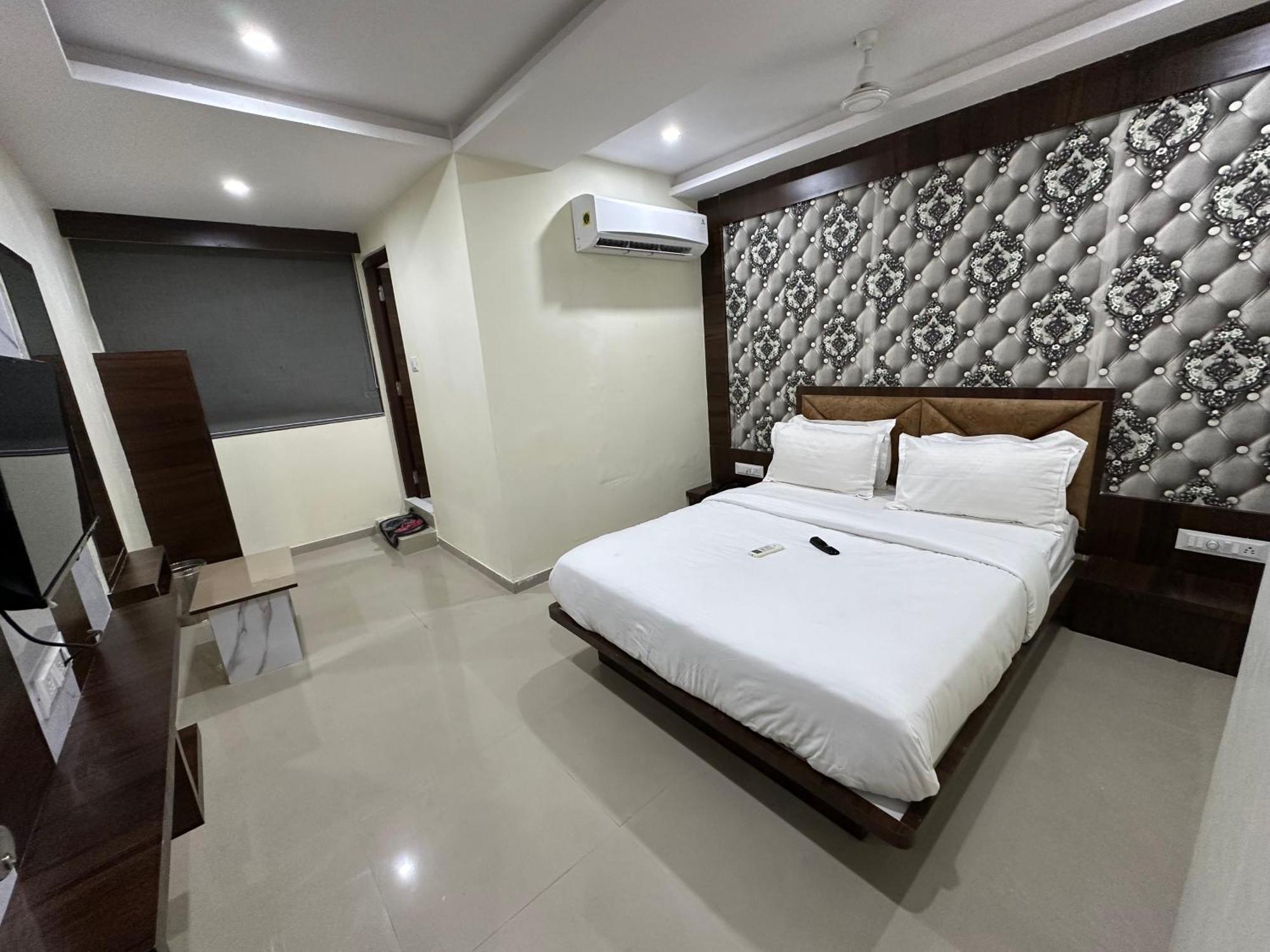 Hotel Golden View Vadodara Buitenkant foto