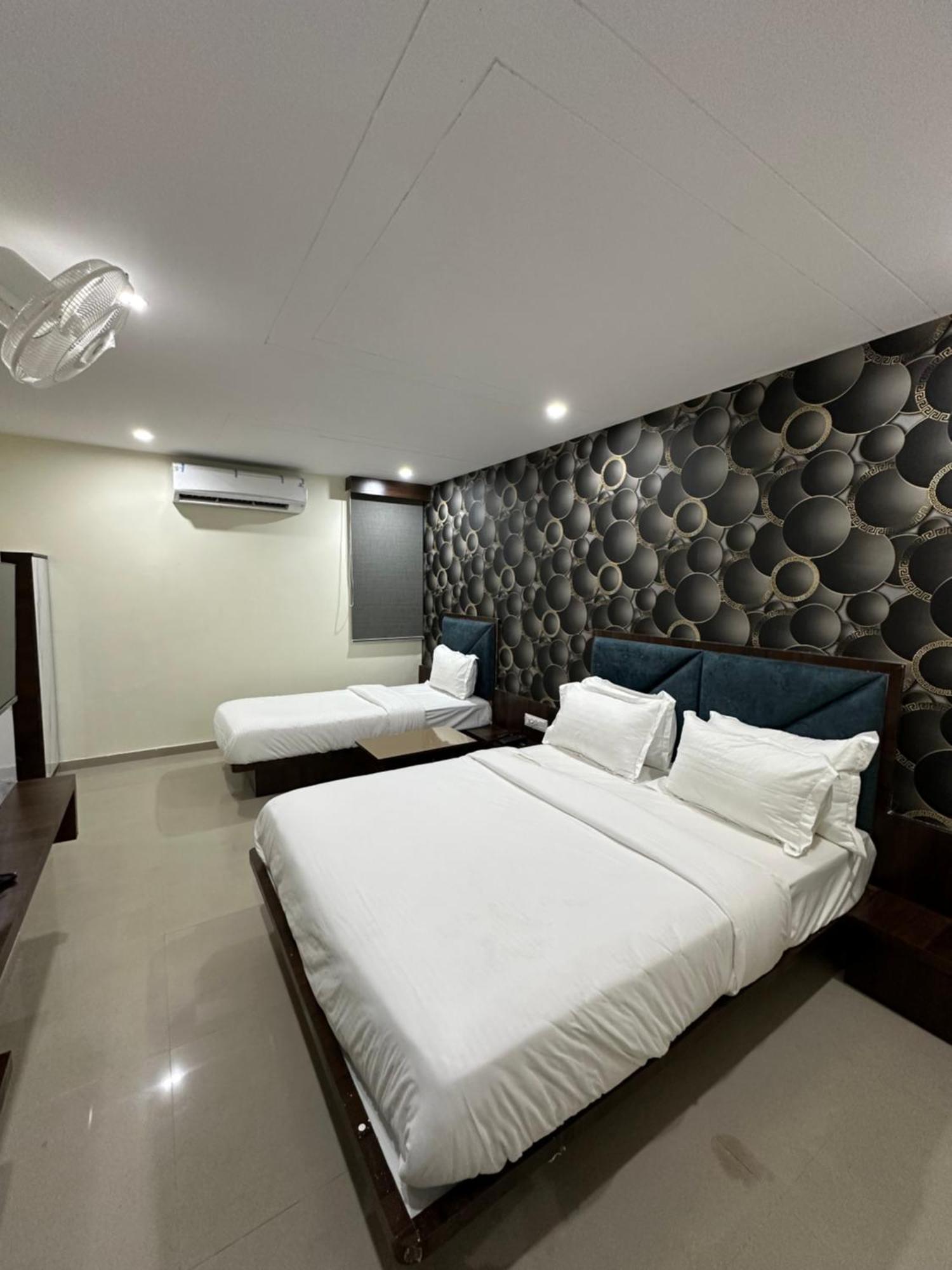 Hotel Golden View Vadodara Buitenkant foto