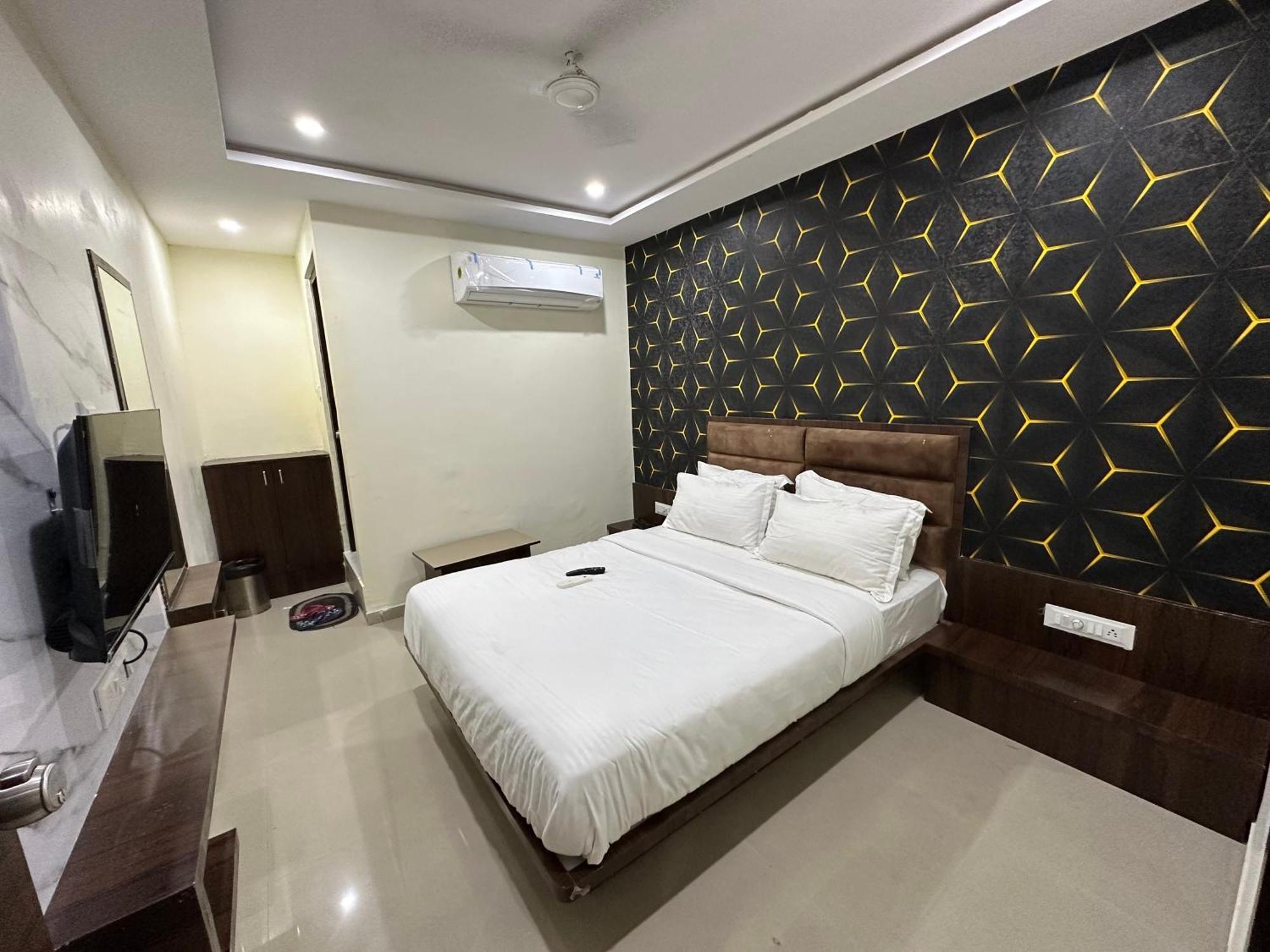 Hotel Golden View Vadodara Buitenkant foto
